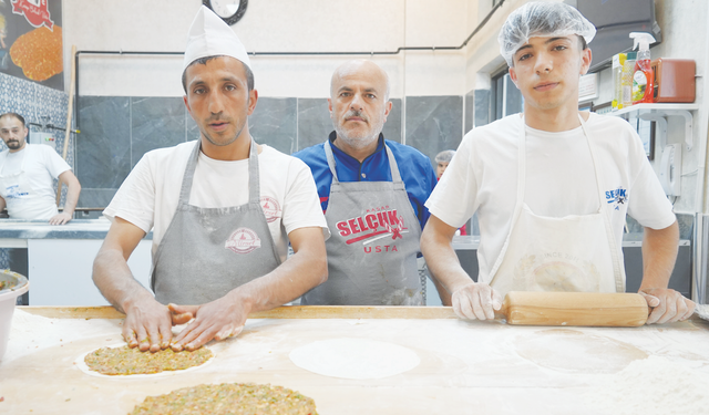 Bir adet lahmacun 180 TL'den satılıyor