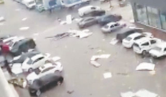 Fırtınada çatılar uçtu, dereler taştı