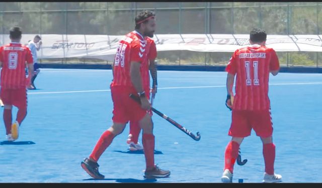 VOLKAN GROUP ERKEK HOKEY TAKIMI RAKİBİNE ACIMADI: 14-0