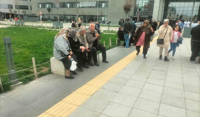 SAĞLIKTA SORUNLAR SÜRÜYOR