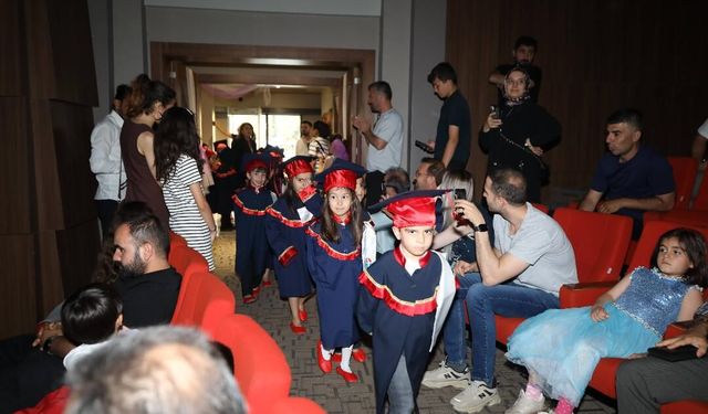 ‘Bugün sizleri yeni bir yolculuğa uğurluyoruz’