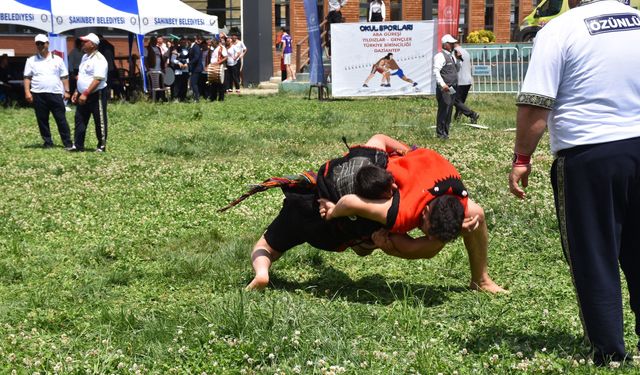 ‘Ata sporu aba güreşinin yaşatıyoruz’