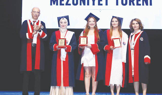 ‘Geleceğe umutla yürüyeceğinize yürekten inanıyorum’