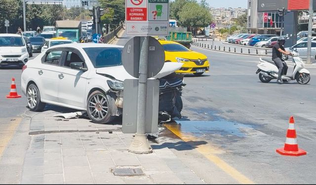 Takla atan otomobilde 3 kişi yaralandı