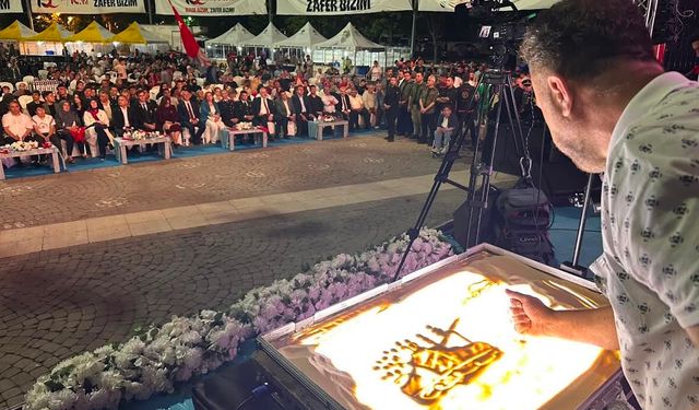 Vatandaş, aynı heyecanla tek yürek meydanlara indi!