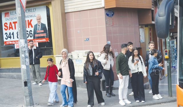 ‘Gençlerin geleceğini şekillendiriyoruz’