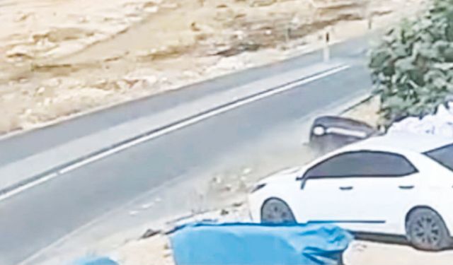 Kontrolden çıkan araç menfezde ters döndü