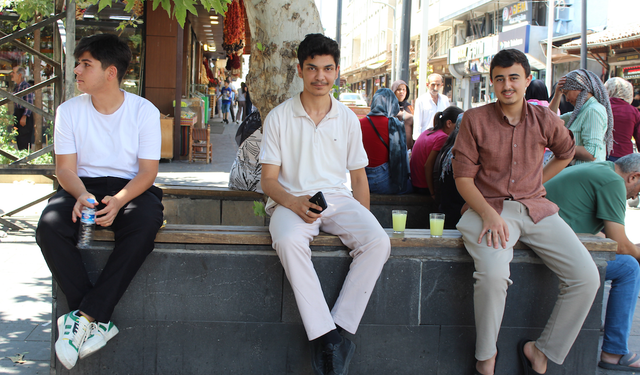 ‘GERİLEMENİN SORUMLUSU ÖĞRENCİLER YA DA EĞİTİM EMEKÇİLERİ DEĞİL’