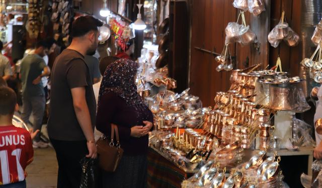 Köklü tarihimiz ziyaretçileri büyülüyor!