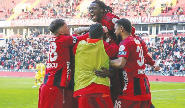 3 FUTBOLCU iMZA GÜNÜNDE TARAFTARLARLA BULUŞACAK