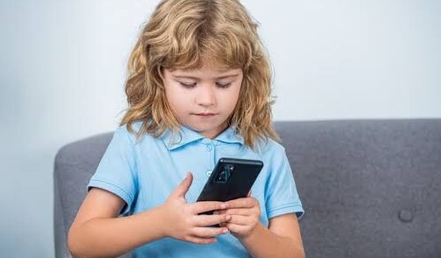Çocuğunuzdaki kronik kabızlık ekran bağımlılığından kaynaklanıyor