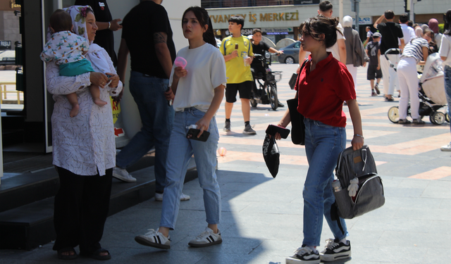 ‘AÇLIK VE YOKSULLUK VATANDAŞIN İLİKLERİNE KADAR İŞLEDİ’