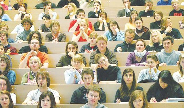 ‘Öğrencilerin başarısına göre destek veriyoruz’