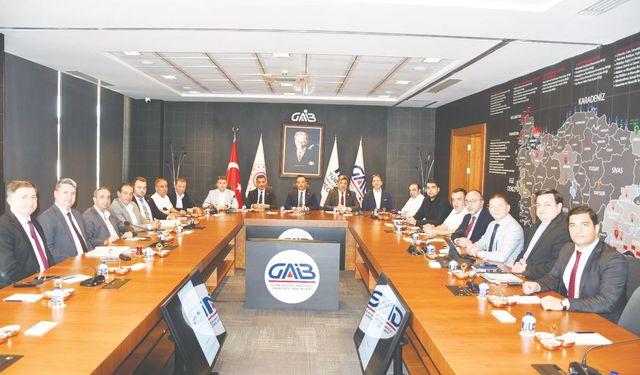 ‘İhracatın amiral gemisi yine makine halısı’