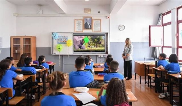 ‘On binlerce sınıf öğretmeni atama bekliyor’