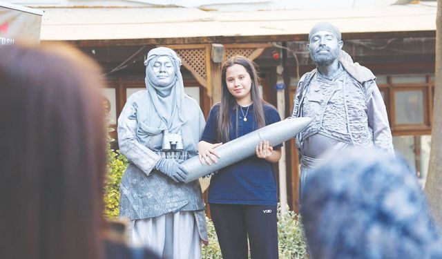 Geçmişin hikayeleri tarihi sokaklarda yeniden hayat buldu !