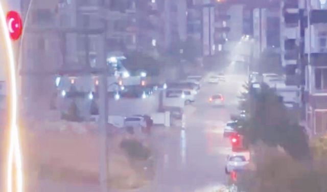 Şimşek fırtınası geceyi gündüze çevirdi!