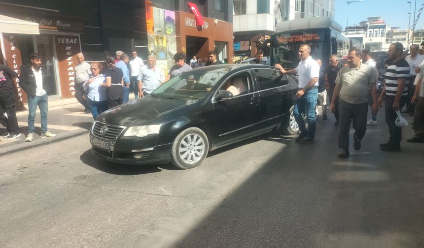 BOZULAN ARAÇ TRAFİĞİ TIKADI