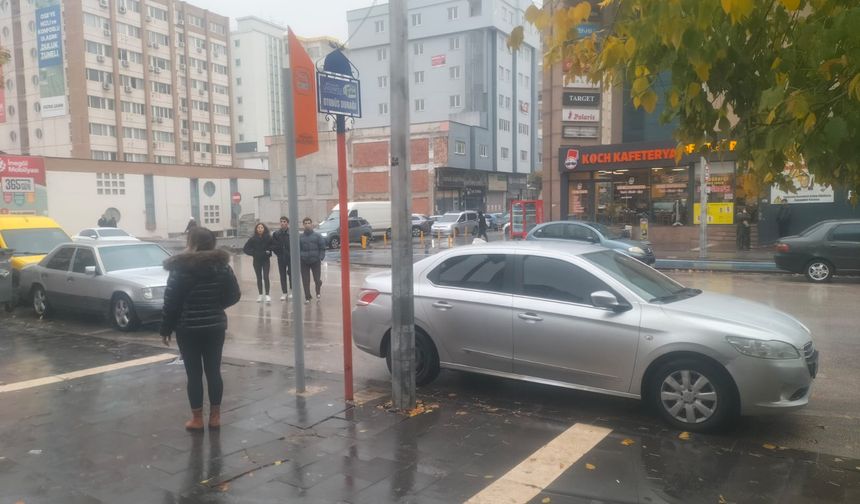 OTOBÜS DURAKLARI OTOPARKLARI ARATMIYOR