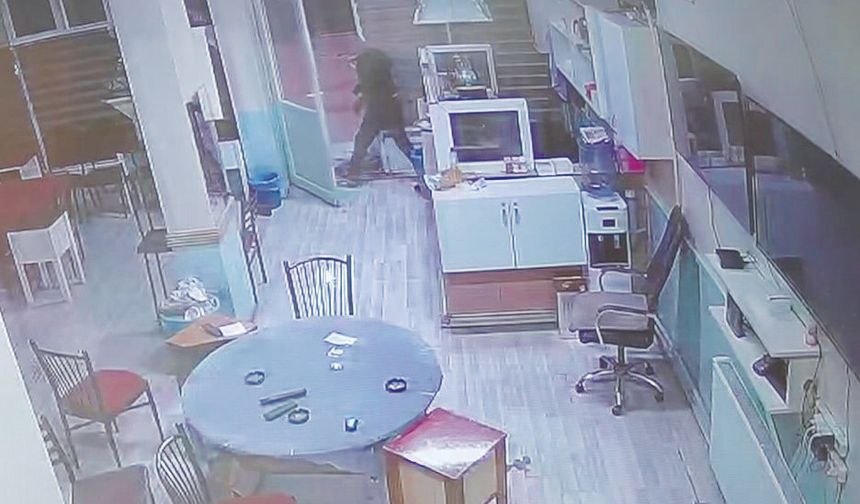 Altın ve dövizlerini 3 aydır yanında taşıyan adam gasp edildi