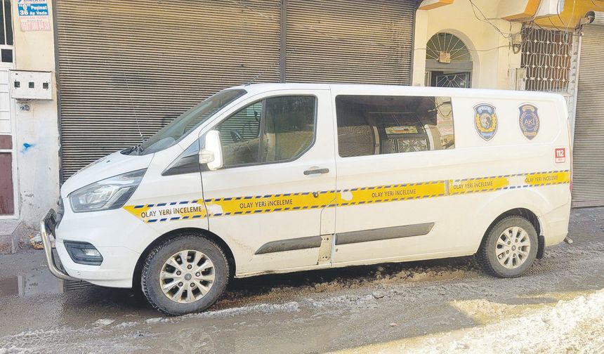 Sokak ortasında bıçaklar hava uçuştu!