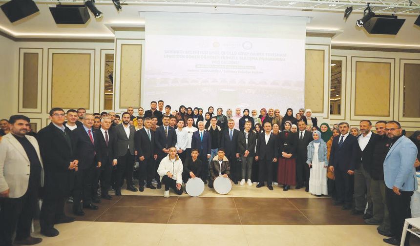 ‘Gençler kitap okumalı’