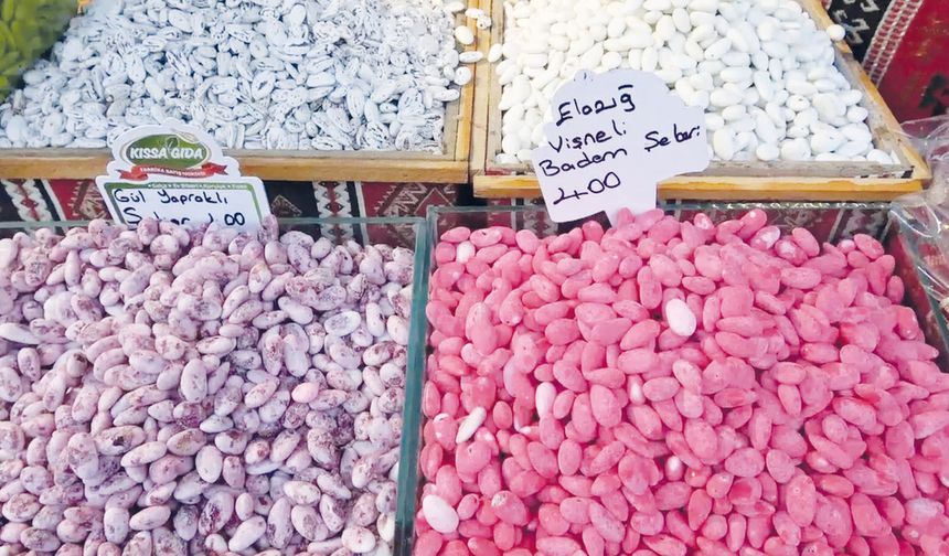 Antep fıstıklı badem şekeri görücüye çıktı!