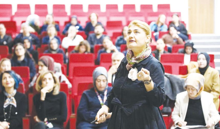 Rehber/mentor hemşirelerin klinik uygulamaları hakkında bilgilendirildi
