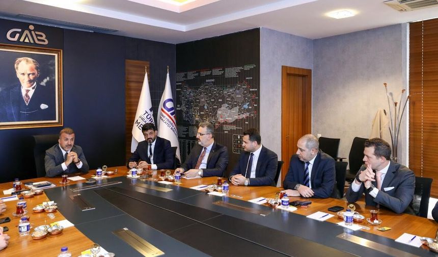 ‘Herkes üstüne düşüne yapmalı’