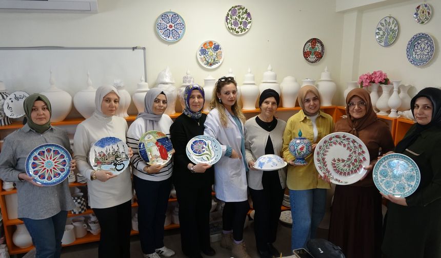 ‘Çini, Türklerin en önemli süsleme sanatıdır’