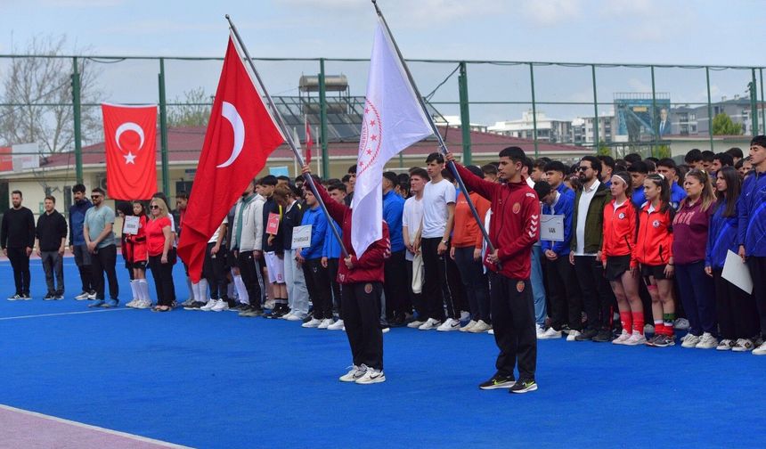 ‘Okul sporları gençlerin fiziksel gelişimini destekliyor’