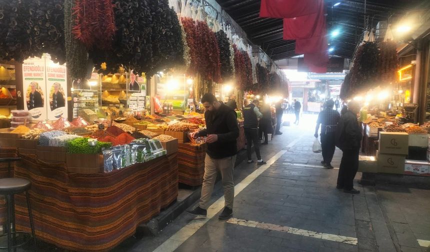 TURİSTLER FİYATLARDAN ŞİKAYETÇİ!