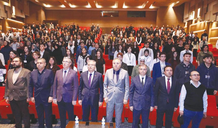 ‘Gençlerin merakı geleceği aydınlatacak’