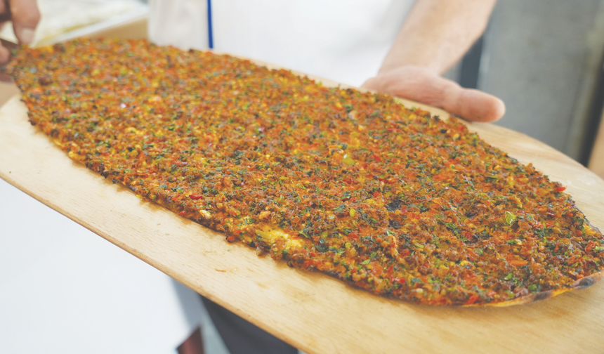 Bir adet lahmacun 180 TL'den satılıyor