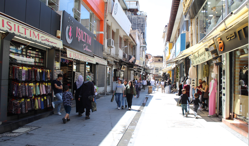 ‘PİYASALARIN EN BÜYÜK SORUNU GÜVENSİZLİK VE NAKİT PARA’