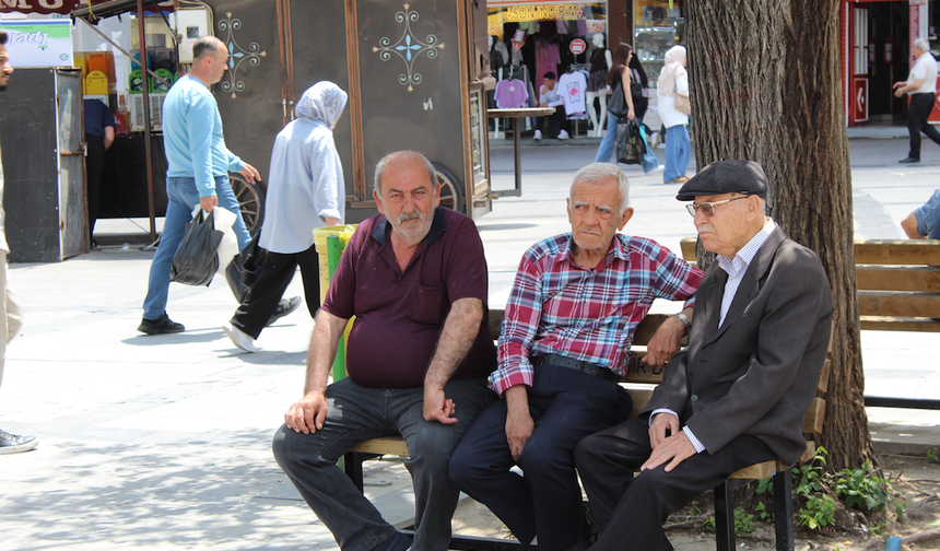 ‘EMEKLİLER BAYRAMI BURUK İÇERİSİNDE GEÇİRECEK’