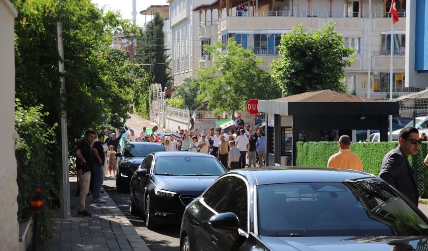 ‘Türkiye, Suriye'nin yeniden inşası için yoğun çaba sarf etmekte’