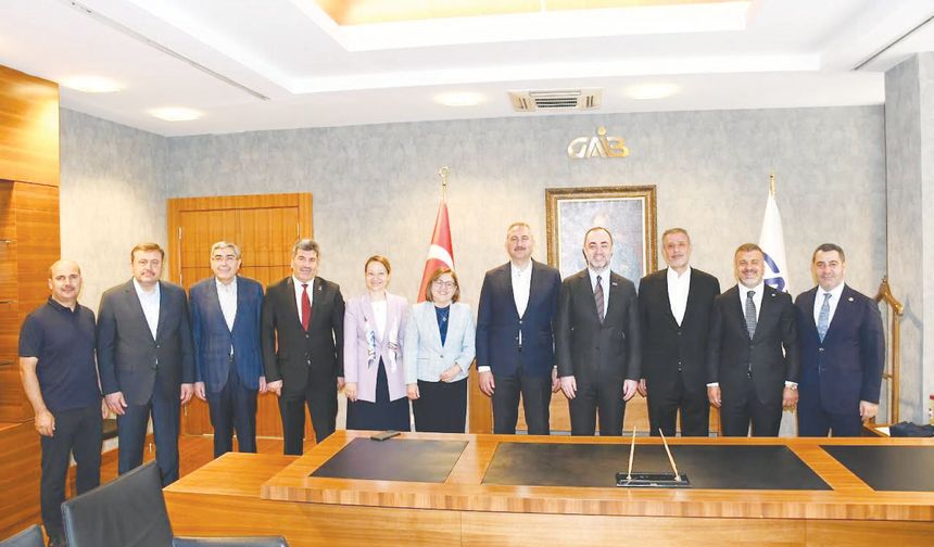 ‘İhracatçılar kalkınmanın lokomotifi’