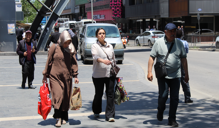 ‘ÇALIŞANLARIN VE EMEKLİLERİN SATIN ALMA GÜCÜ KORUNMALI’