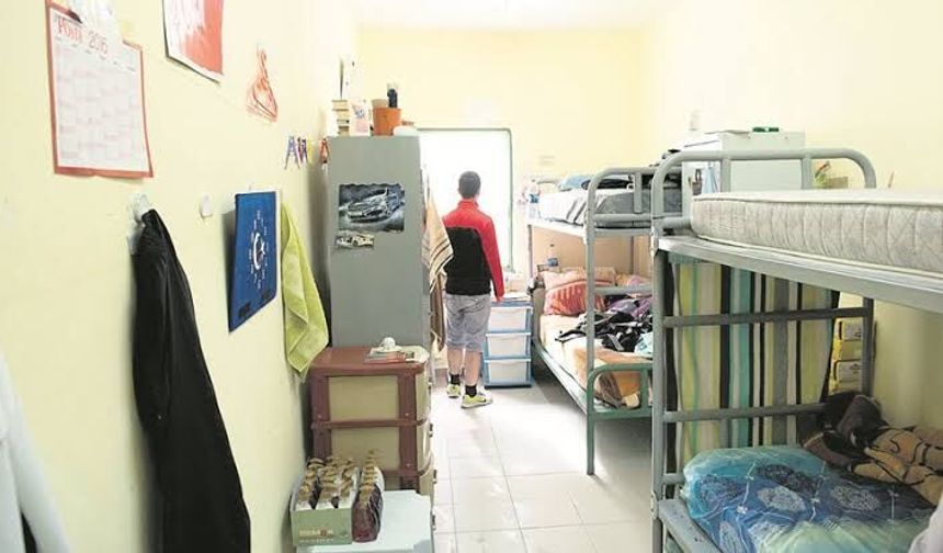 ‘Koğuşlarda dönüşümlü uyku ve hijyen krizi patlak veriyor’