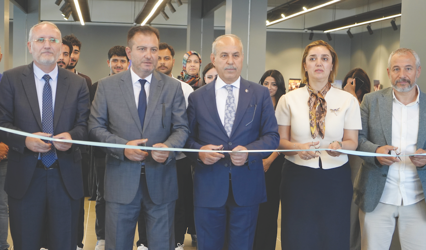 ‘Sergide toplumsal hafızayı diri tutması için ibretlik fotoğraflar var’