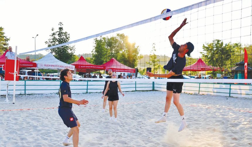 PLAJ VOLEYBOLU TURNUVASI'NDA ŞAMPİYONLAR BELLİ OLDU!