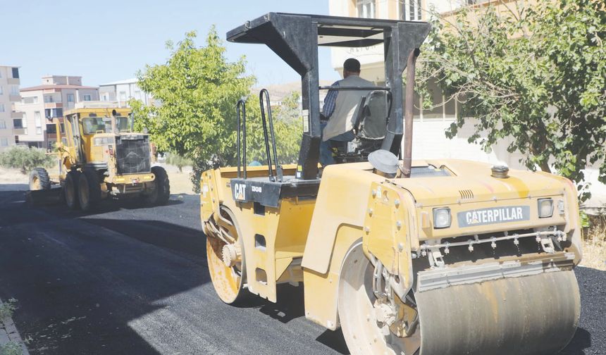 Yol yenileme çalışmaları sürüyor
