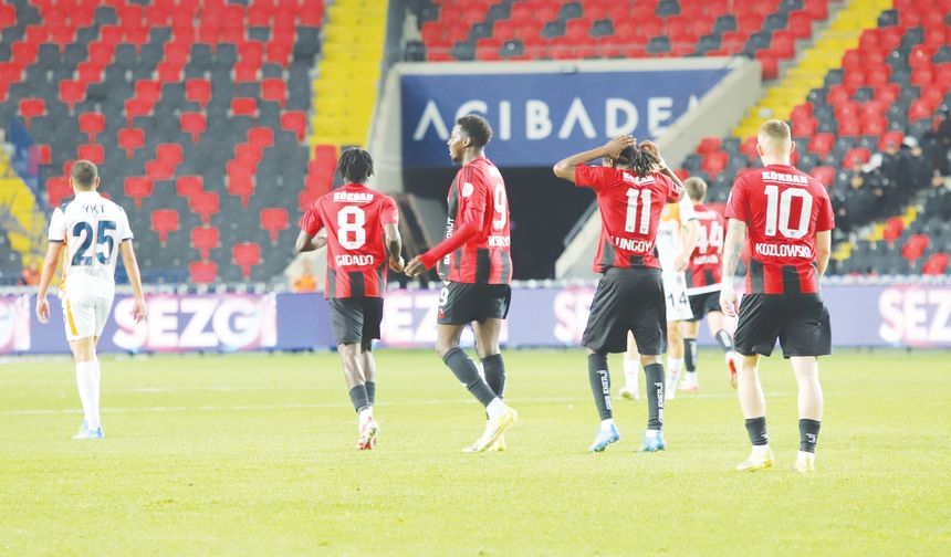GAZİANTEP FK-ALANYASPOR MAÇININ HAKEMİ YASİN KOL