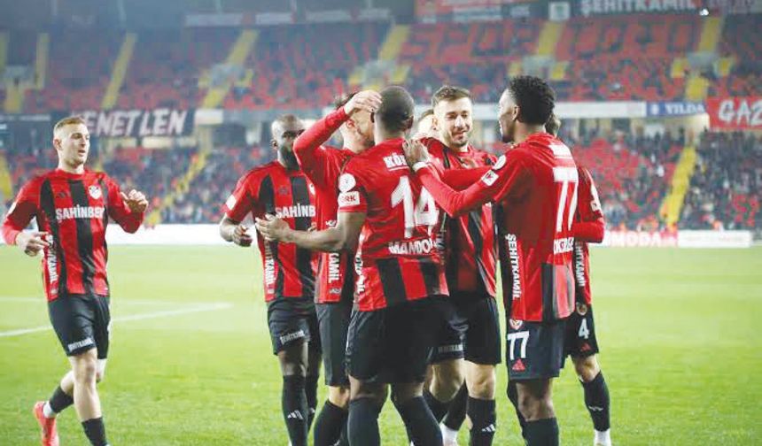 GAZiANTEP FK FORMA HEDiYE EDECEK