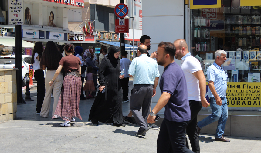 ‘ÜCRETLER 5 BİN LİRANIN ÜZERİNDE ERİDİ’