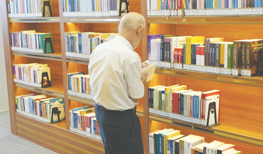 ‘Her gün kütüphanede kitap okuyorum’