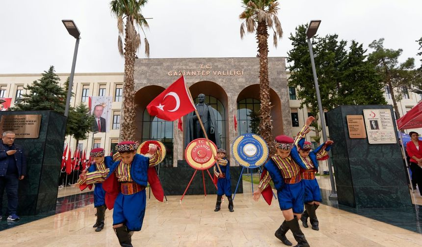 CUMHURiYET COŞKUSU SOKAKLARA TAŞTI!