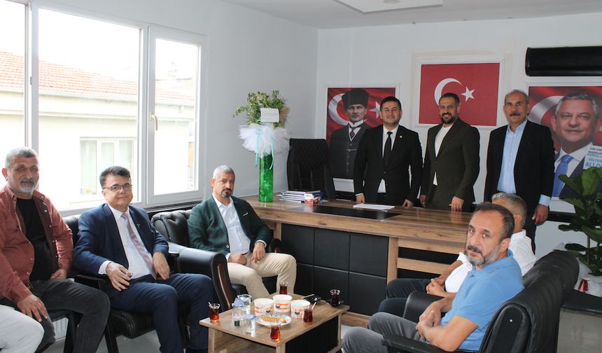 YENİ PARTİ’DE BAŞKANLIK YARIŞI KIZIŞTI!