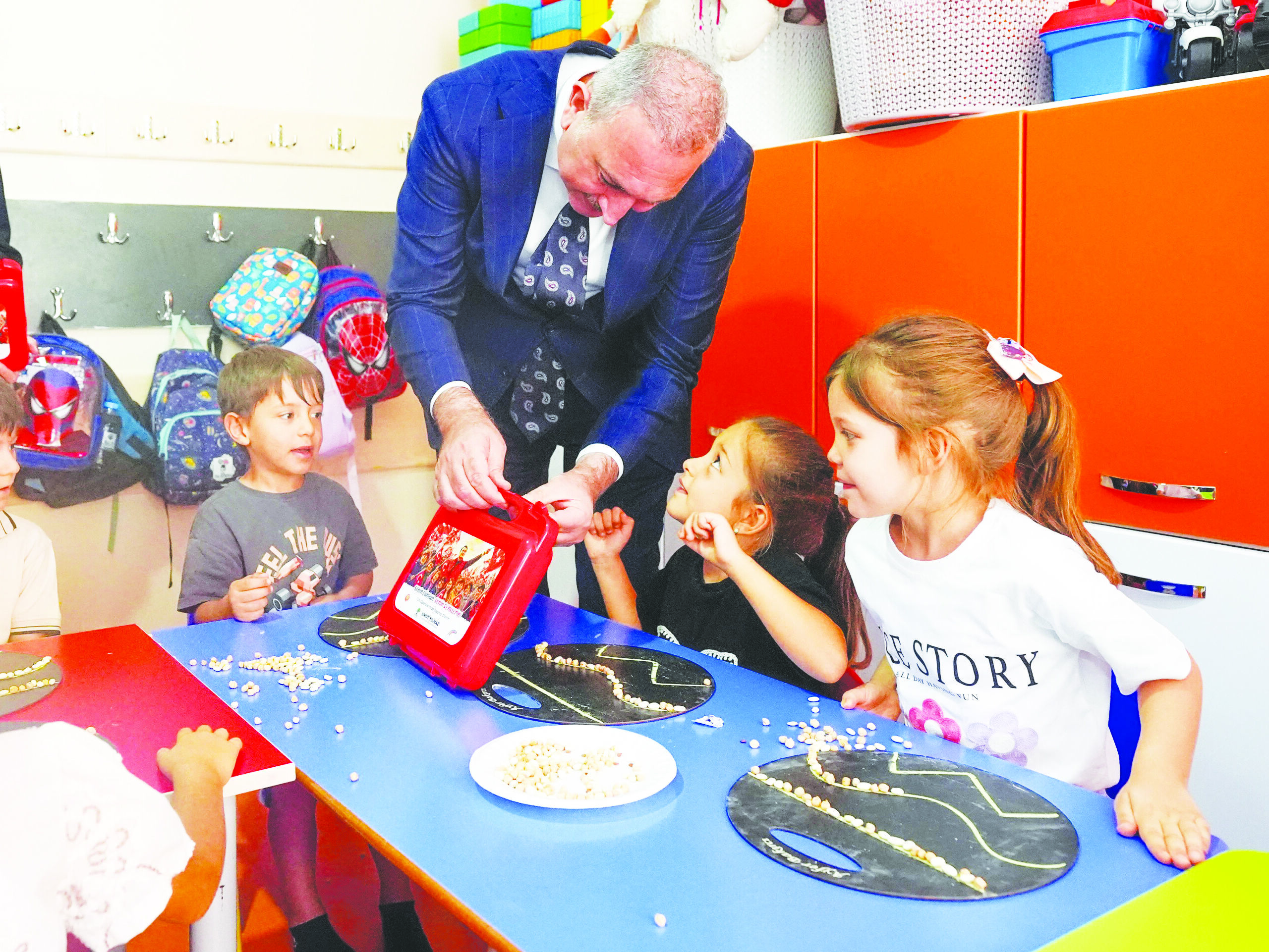 ‘Eğitim önceliğimiz, her zaman çocuklarımızın yanındayız’